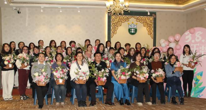 慶賀三八婦女節(jié)，德利源公司開展“溫暖三月、花漾巾幗”主題茶話、插花沙龍活動