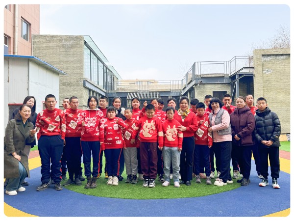 【學雷鋒巾幗送溫暖】德利源公司為賽罕區(qū)心語愛心康復中心兒童送上愛心與祝福